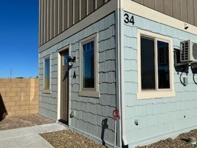 Building Photo - Bungalow for Rent