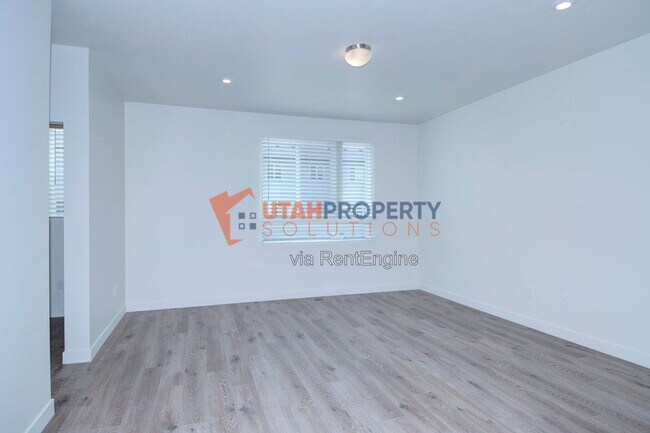Building Photo - 1008 W 430 S