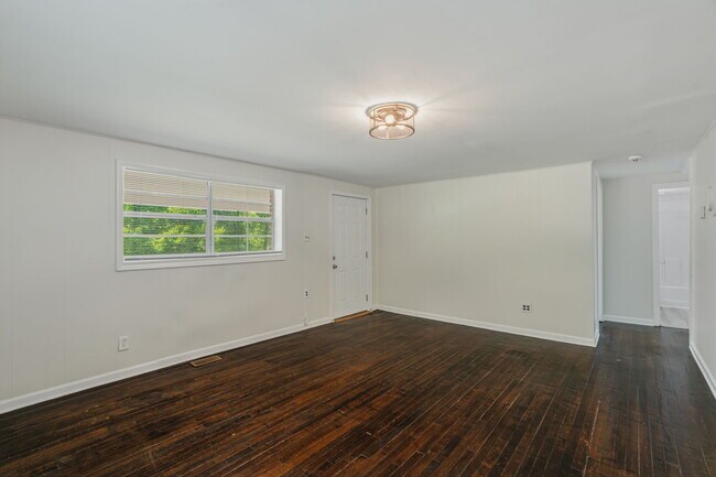 Building Photo - 8624 Walnut Springs Ln