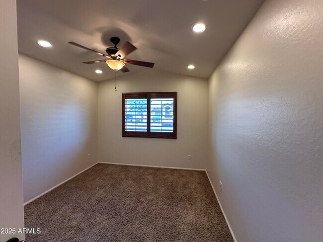 Building Photo - 1383 E Kingman Pl