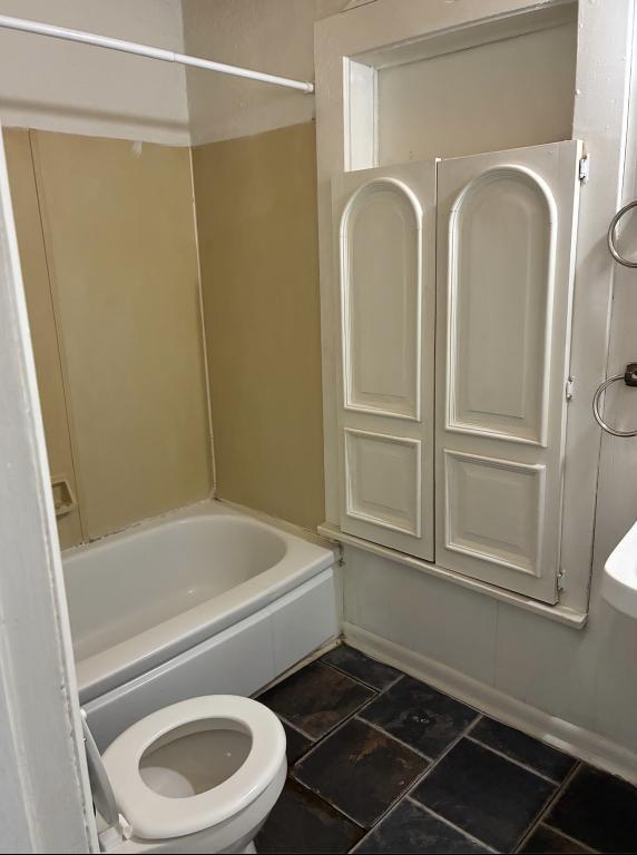 Building Photo - 1049 E Oak St