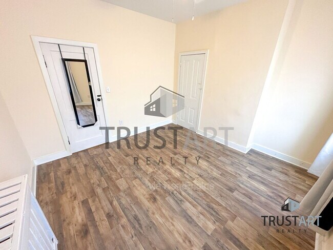 Building Photo - 2834 E Venango St