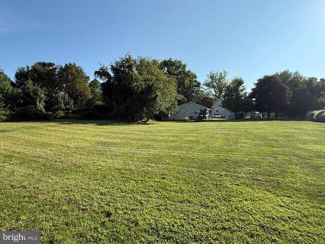 Building Photo - 29 S New Middletown Rd