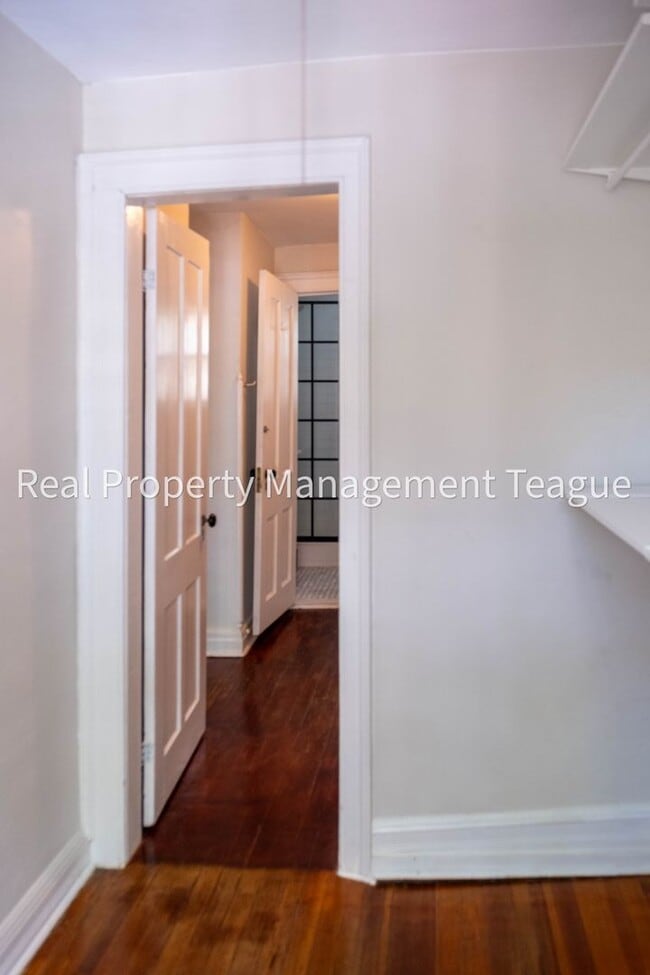 Building Photo - Beautiful Brownstone !