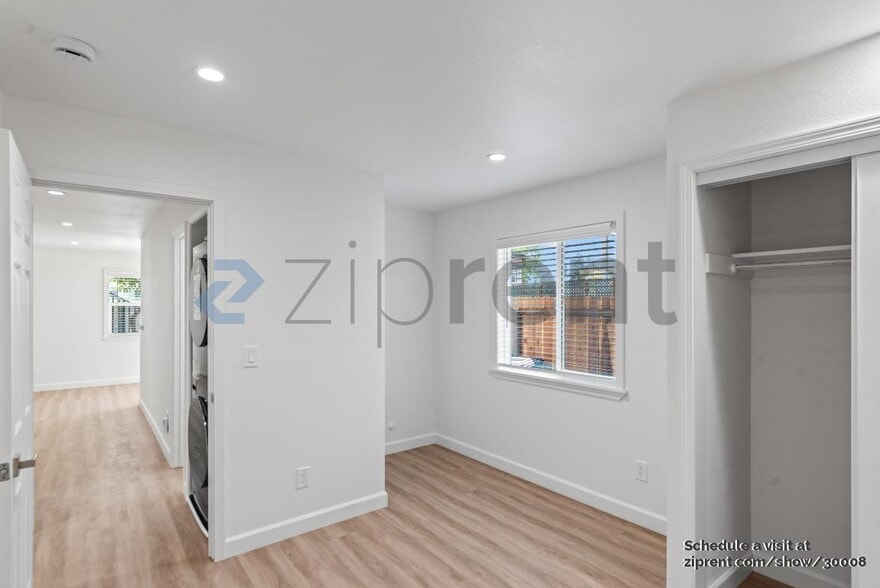 Building Photo - Unit