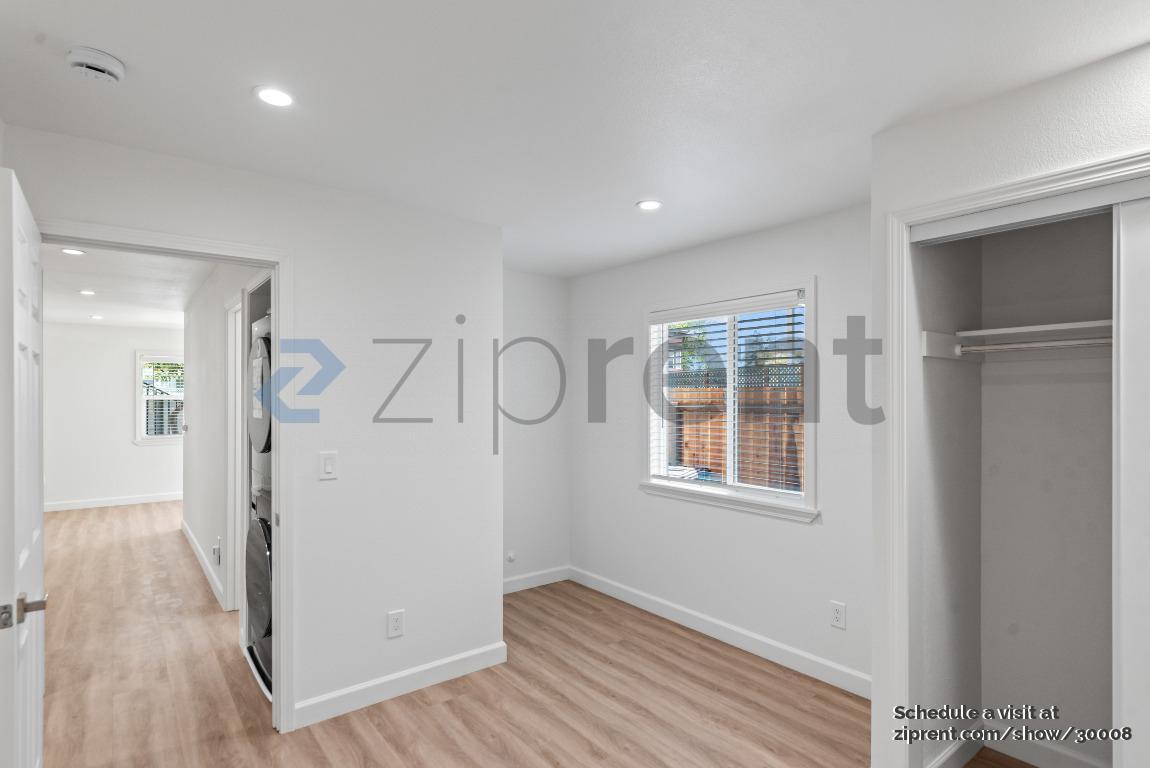 Building Photo - Unit