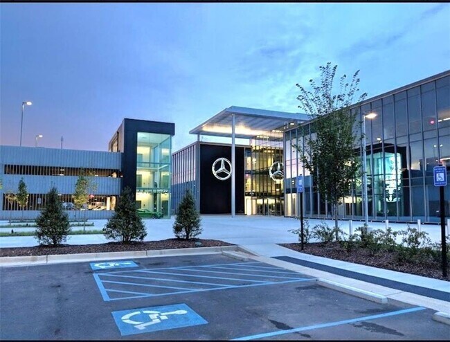 Building Photo - 6980 Roswell Rd