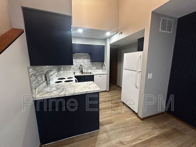 Building Photo - 1741 Ridgehaven Ct