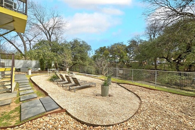 Building Photo - 1301 S 1st St