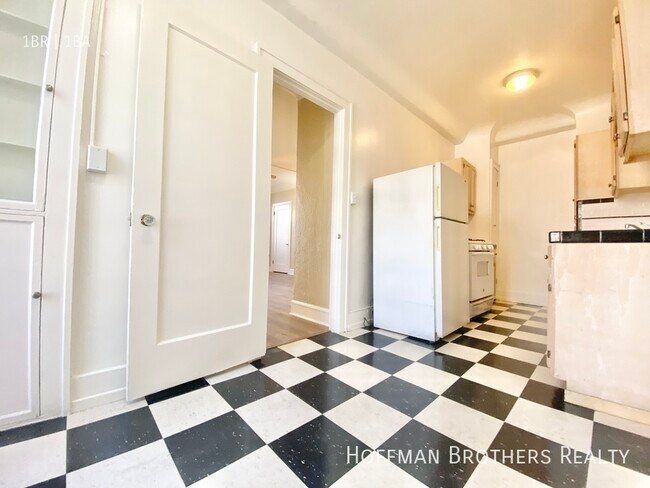 Building Photo - 715 S. Normandie Ave. Los Angeles, Ca 90005