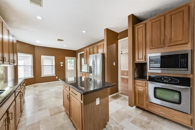 Building Photo - 2427 Shelby Park Dr