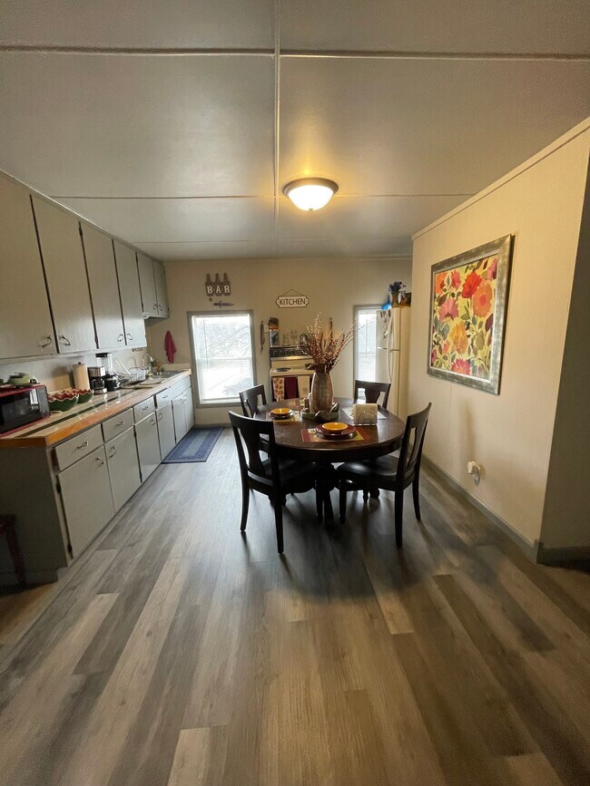 Building Photo - 324 Wilson St