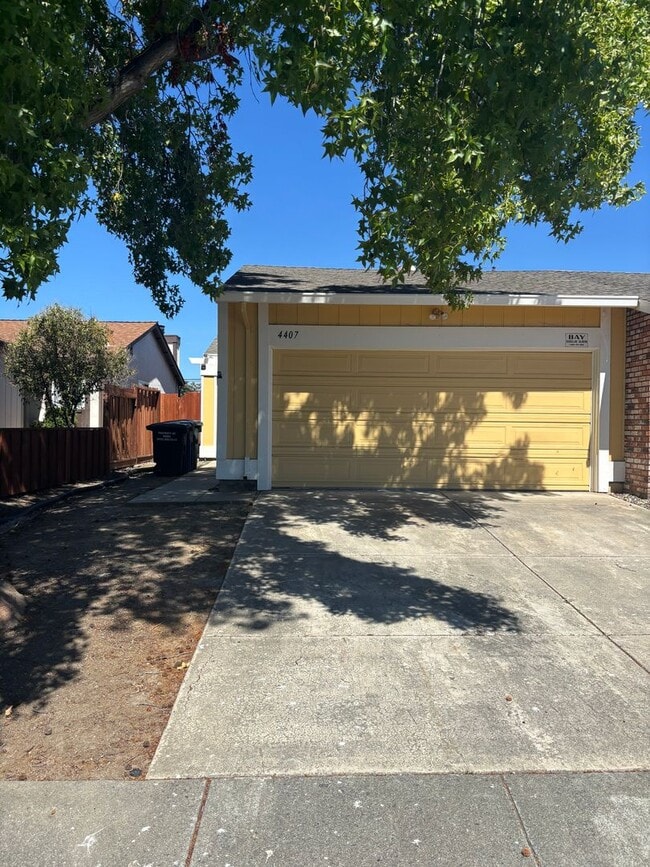 Building Photo - Charming Two-Bedroom, Two-Bath Duet in Pri...