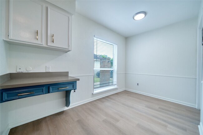 Building Photo - 7838 Vickijohn Dr