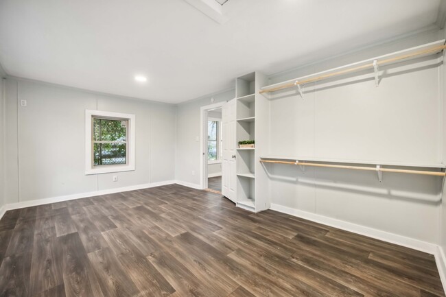Building Photo - 3204 1/2 Lyons Ave - 3105 Dittman Ct