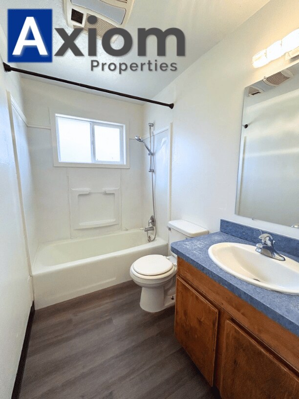 Building Photo - 547 Poole-1