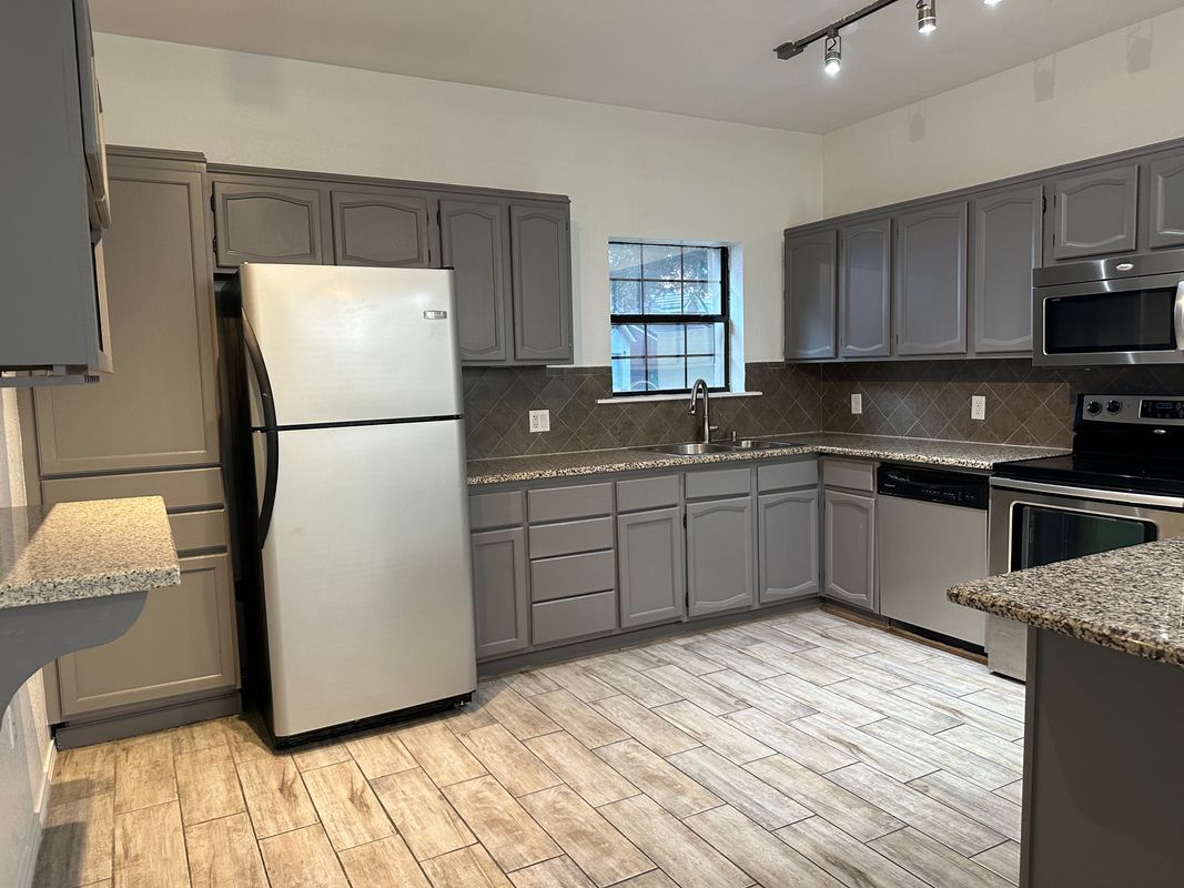 Building Photo - 905 Colorado Ct