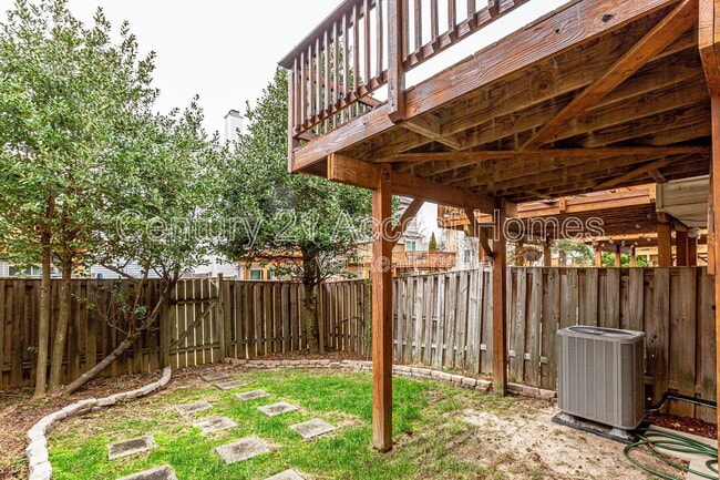 Building Photo - 6008 Keble Dr
