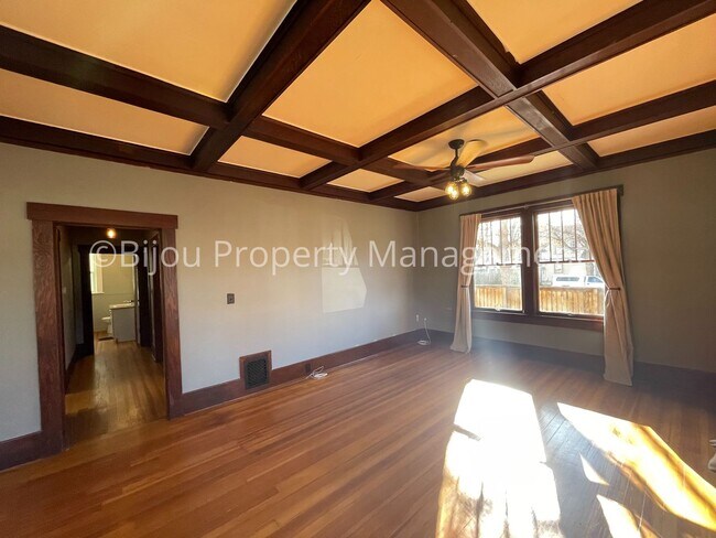 Building Photo - Charming Downtown Bungalow