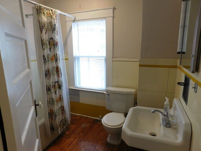 Building Photo - 605 Johnson St