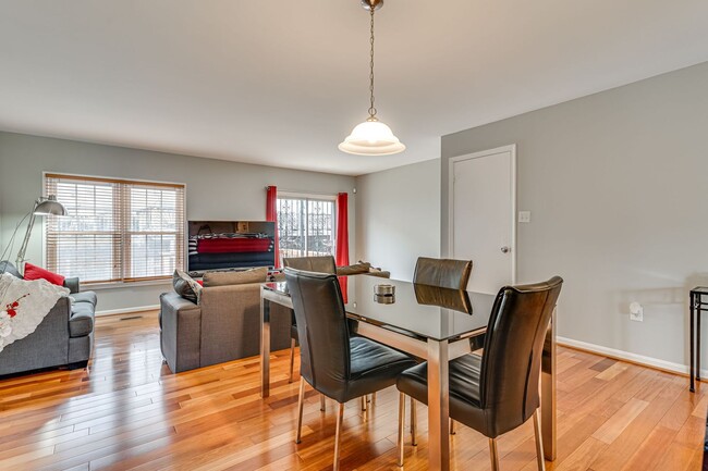 Building Photo - Charming 3 Bedroom Home in Prime Clinton L...