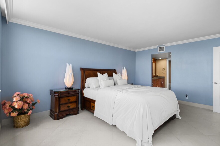 Building Photo - 511 Bayshore Dr