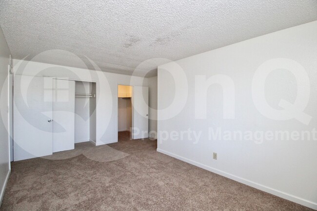 Building Photo - 6074 W Golden Ln