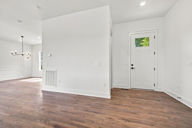 Building Photo - 508 Waycross Dr
