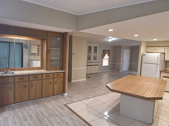 Building Photo - 17444 Raintree Ct