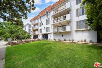 Building Photo - 605 San Vicente Blvd