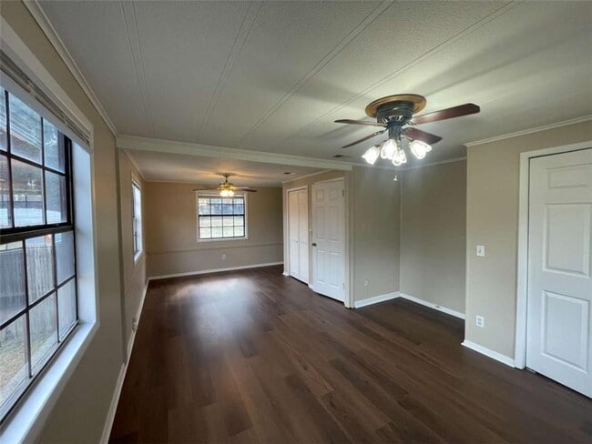 Building Photo - 693 Bluebird Dr SE