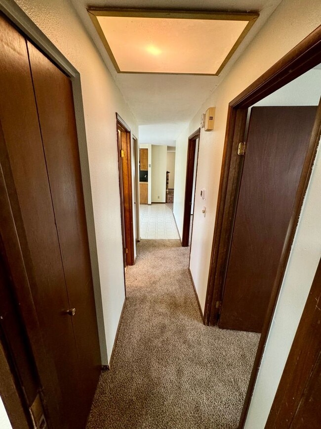 Building Photo - Pet-Friendly House In South Corvallis