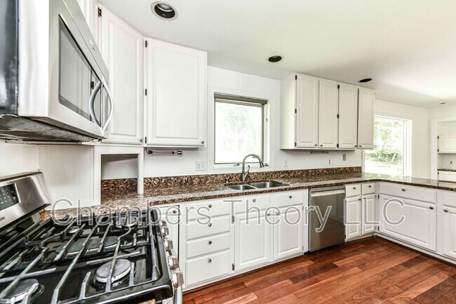Building Photo - 6206 Redwood Ln