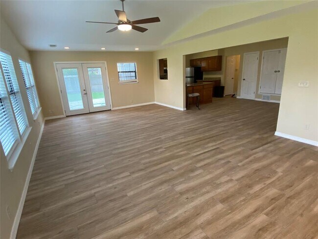 Building Photo - 1903 Terisu Cove