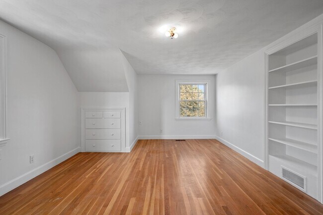 Building Photo - 640 Chestnut St