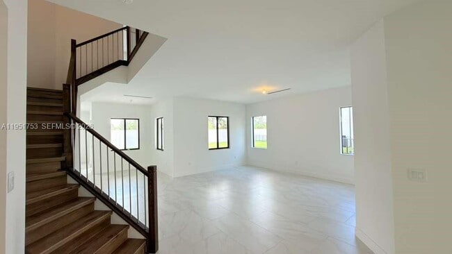 Building Photo - 19700 NE 14th Ave