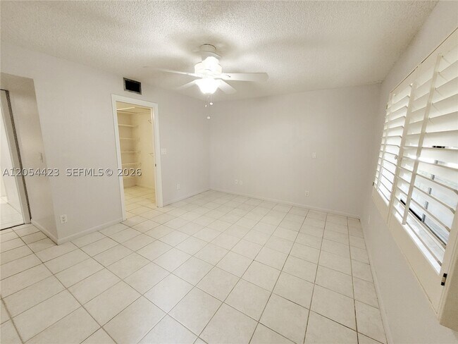Building Photo - 7523 Greenlake Dr