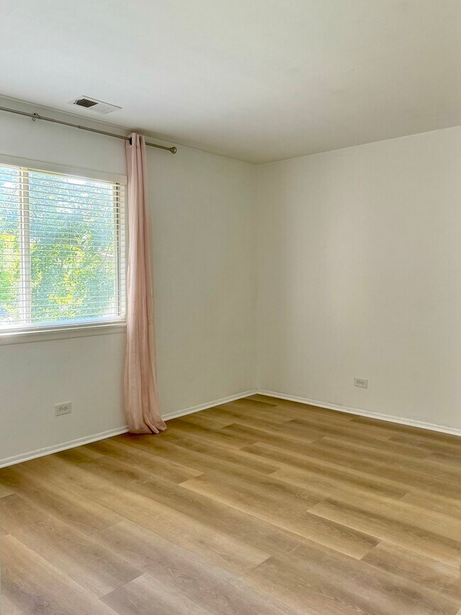 Building Photo - 1077 Auburn Ln