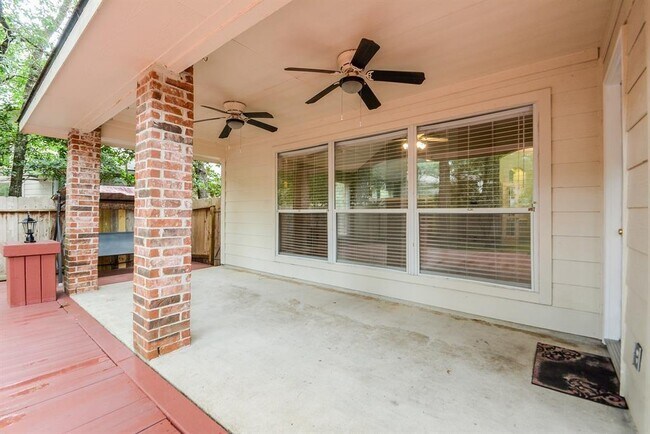Building Photo - 18 Bonnaire Dr