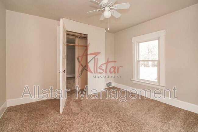 Building Photo - 1622 Ridgewood Ave