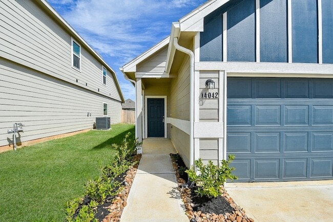 Building Photo - 14042 Chinook Dr
