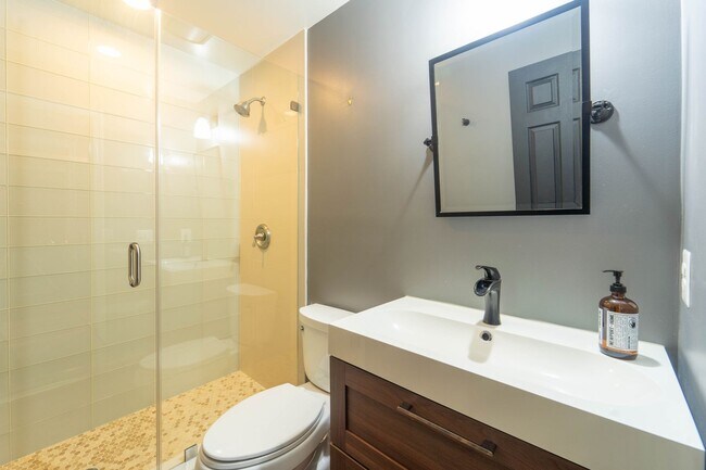 Building Photo - Updated Faircrest 4 BD 3.5 BA Townhome