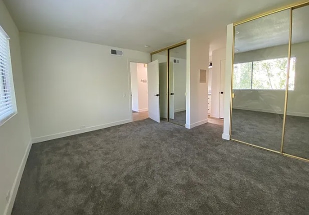 Building Photo - Charming 1bd/1ba Condo in Woodside HOA