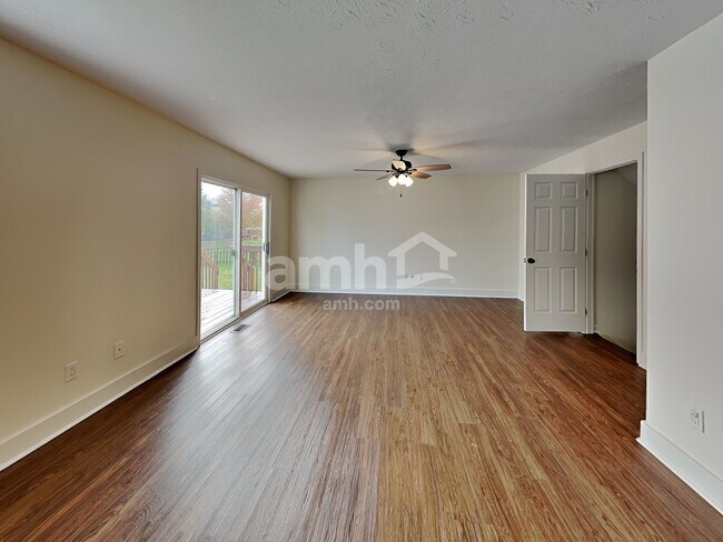 Building Photo - 1215 Brookstone Dr