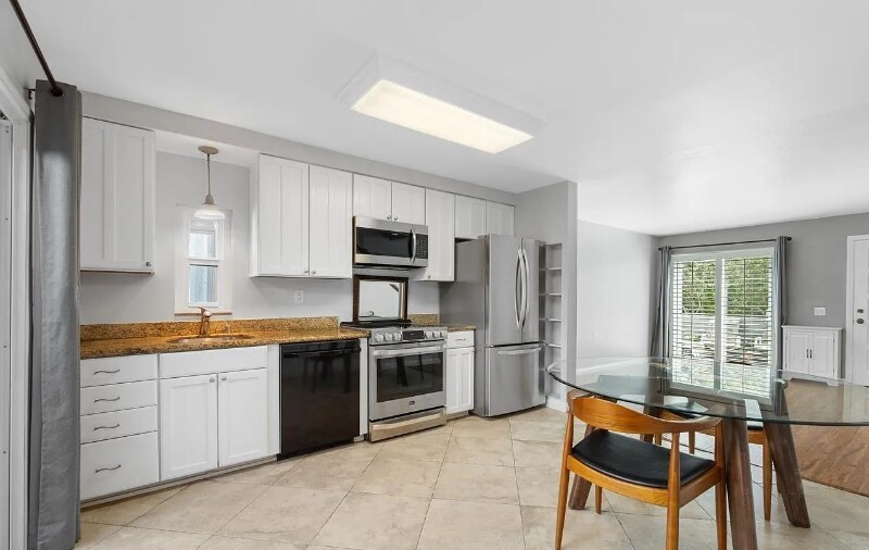 Building Photo - 8726 Villa La Jolla Dr