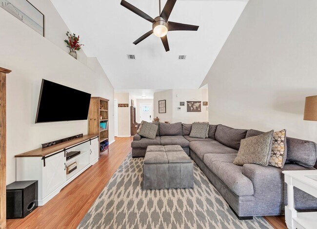 Building Photo - 4501 Parkwood Square