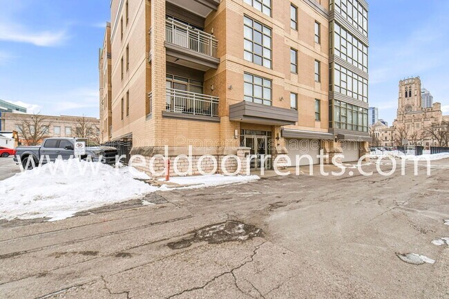 Building Photo - 802 N Meridian St