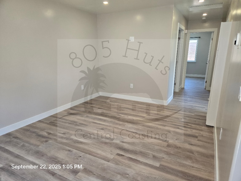 Building Photo - 1378 Yale Pl