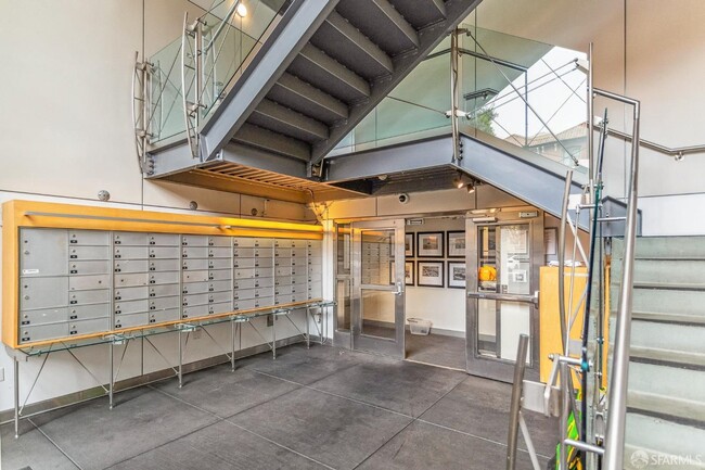 Building Photo - 650 Delancey St