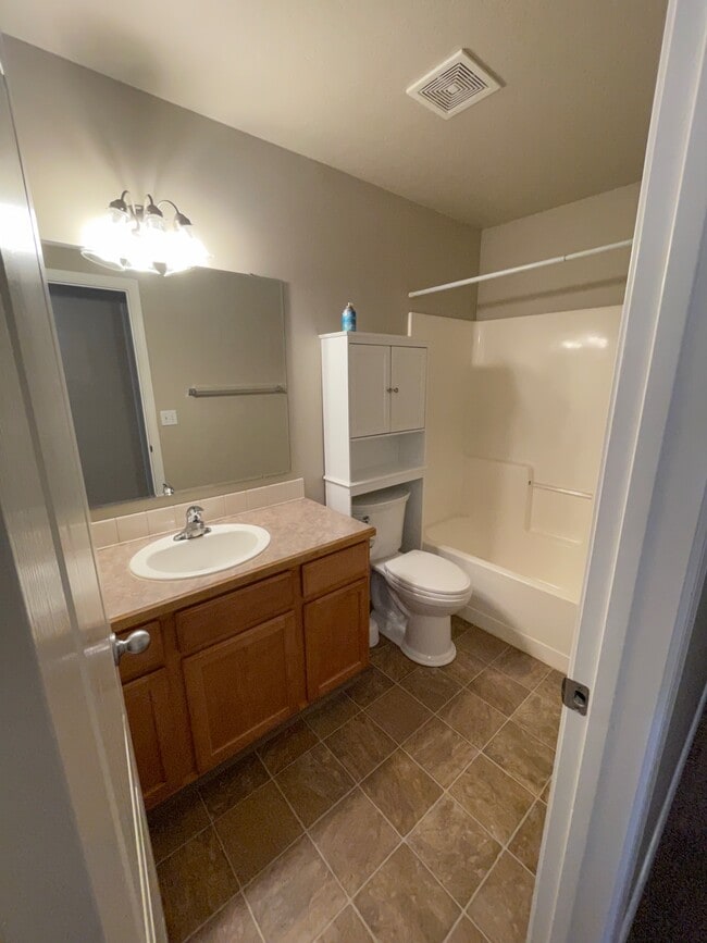 Building Photo - 2260 N Baywing Hawk Pl